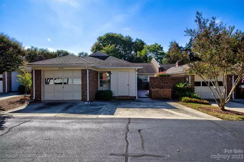 2430 Quail Lake Dr, Charlotte, NC 28210