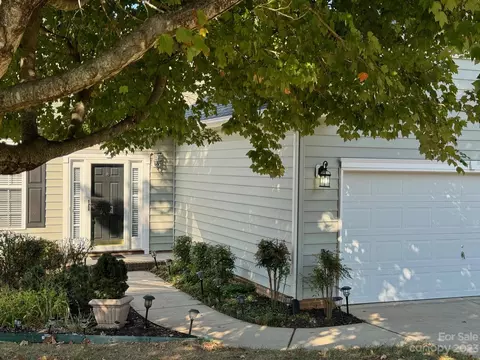 419 Garnet Ct, Fort Mill, SC 29708 photo 2