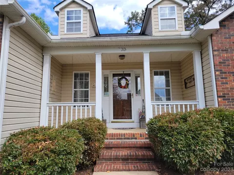 2026 Sugar Maple Ln, Conover, NC 28613 photo 3