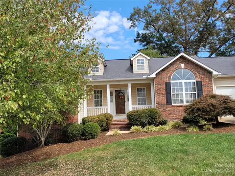 2026 Sugar Maple Ln, Conover, NC 28613 photo 2