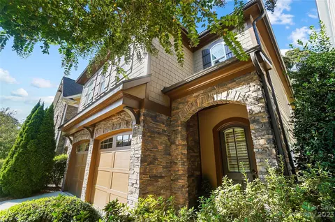 250 Charndon Village Ct, Charlotte, NC 28211
