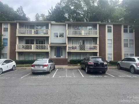 9520 Shannon Green K Dr #K, Charlotte, NC 28213