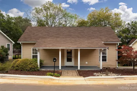 330 Nesbit Ave, Mooresville, NC 28115