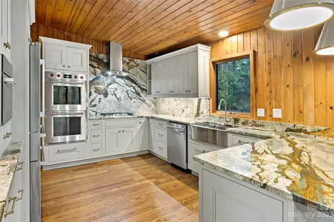 113 Mecklenburg Cir, Montreat, NC 28757