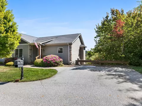 151 Red Hawk 151 Knl #151, Lake Lure, NC 28746