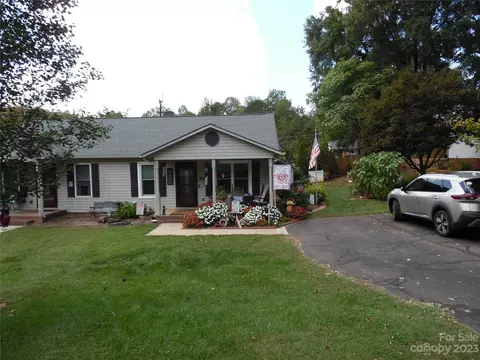 1104 St Charles Ct, Newton, NC 28658