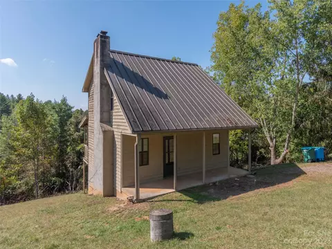 12 Bartlett Rd, Weaverville, NC 28787