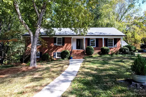 2400 Skylark Ct, Charlotte, NC 28210