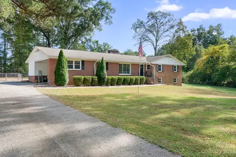3712 Southwood Dr, Gastonia, NC 28056