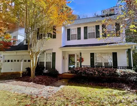 106 Hedgewood Ct, Fletcher, NC 28732