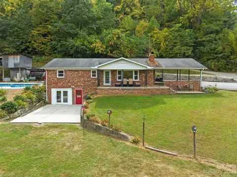 727 Big Cove Rd, Waynesville, NC 28786