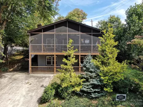 134 Glenview Dr, Lake Junaluska, NC 28745