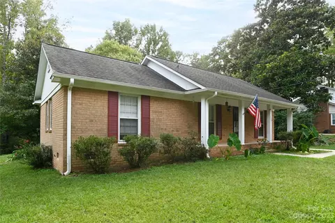 7204 Lake Dr, Matthews, NC 28104