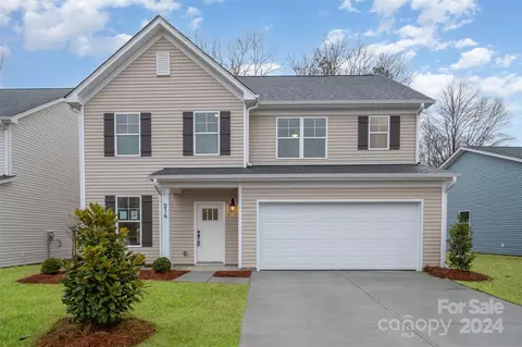 207 Surrey Oak Ln, Charlotte, NC 28216