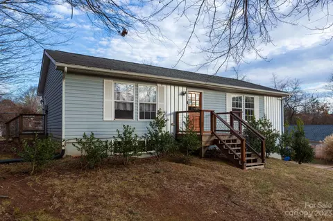 22 Scottsdale Dr, Asheville, NC 28806