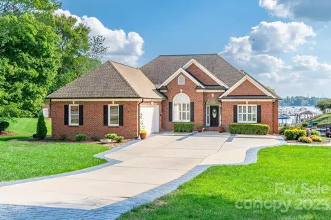 9431 Island Point Rd, Sherrills Ford, NC 28673