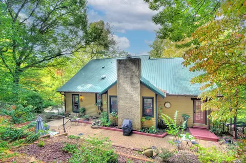 12 Hawk View Dr, Asheville, NC 28804