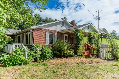 361 Phipps Creek Rd, Burnsville, NC 28714