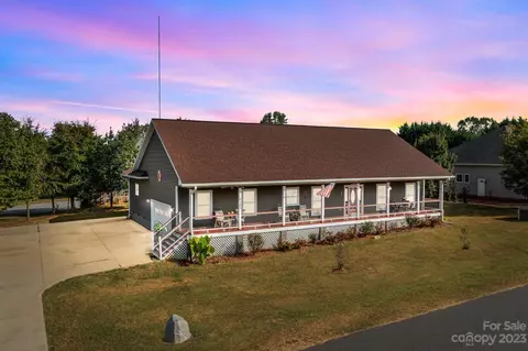 105 Vista Dr, Davidson, NC 28036
