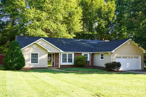 211 31st Avenue Ne Ct NE, Hickory, NC 28601