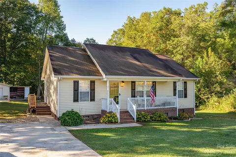 2483 Point St, Claremont, NC 28610