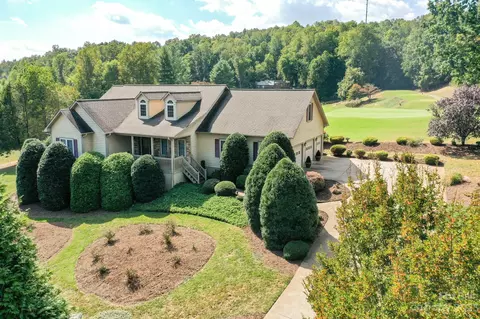 184 Knoll Ct, Lake Lure, NC 28746