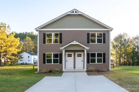 2287 9th Avenue Ne Dr NE, Hickory, NC 28601