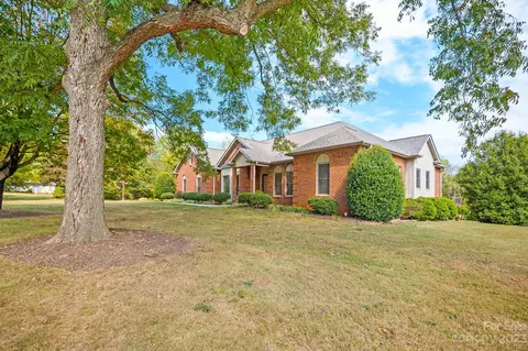 349 Virginia Dr, Yadkinville, NC 27055