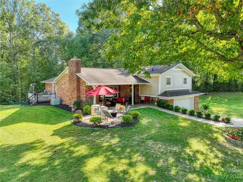 330 Darnell Ln, Wilkesboro, NC 28697