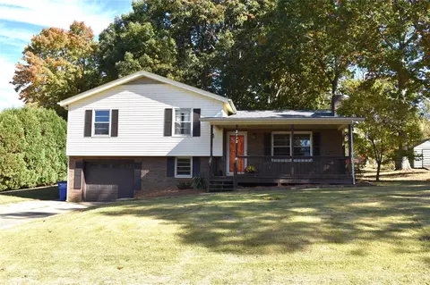 2732 Sparks Dr, Hudson, NC 28638