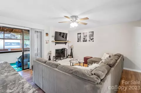 7230 Winery Ln, Charlotte, NC 28227