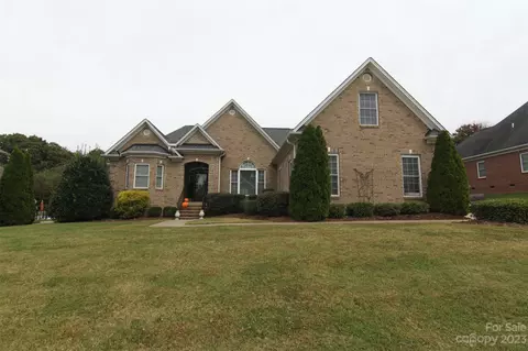9020 Heather Trace Ln, Gastonia, NC 28056