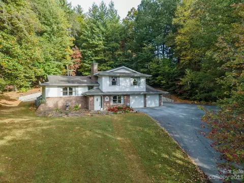 112 Churchill Downs Dr, Fairview, NC 28730