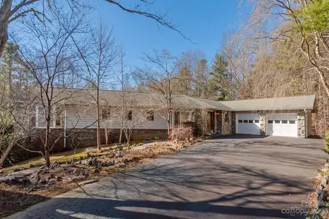 6 Valois Pl, Hendersonville, NC 28739
