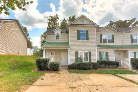 8332 Washoe Pine Ln, Charlotte, NC 28215