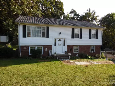 615 E 10th E St E, Newton, NC 28658
