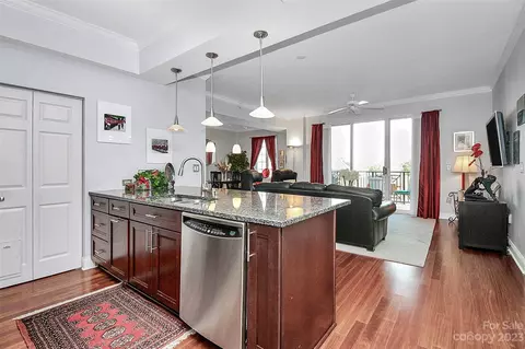 300 W 5th 618 St #618, Charlotte, NC 28202