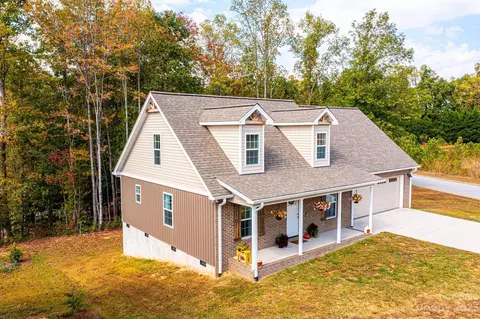 1201 Winter Pl, Lenoir, NC 28645
