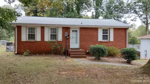 2914 Ravencroft Dr, Charlotte, NC 28208