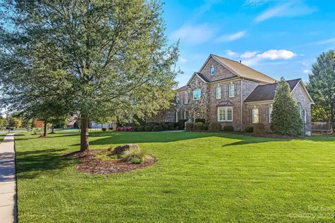 821 Wandering Way Dr, Waxhaw, NC 28173