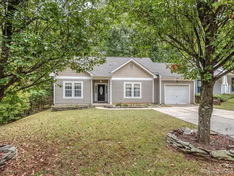 8328 Highlander Ct, Charlotte, NC 28269