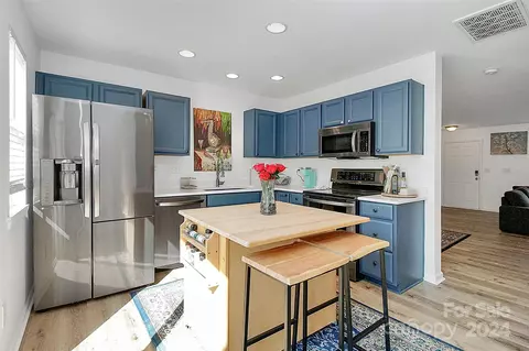 735 Rock Lake Gln, Fort Mill, SC 29715