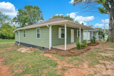 707 E 20th St, Newton, NC 28658
