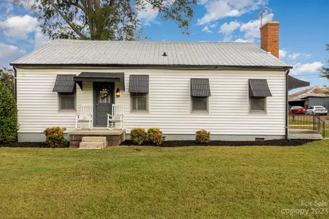 447 Barry Oak Rd, Statesville, NC 28625