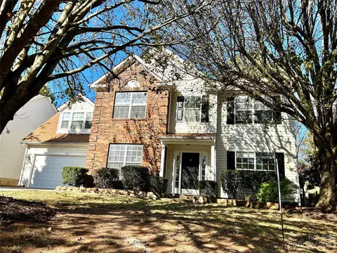 5704 Falls Ridge Ln, Charlotte, NC 28269