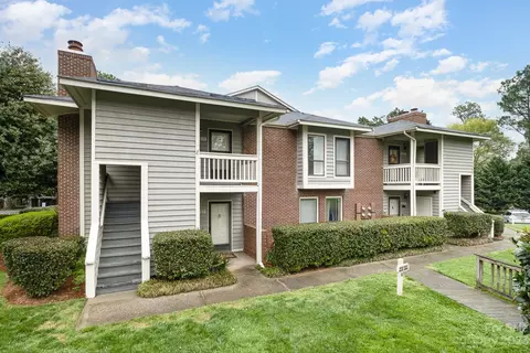 8015 Greenside Ct, Charlotte, NC 28277