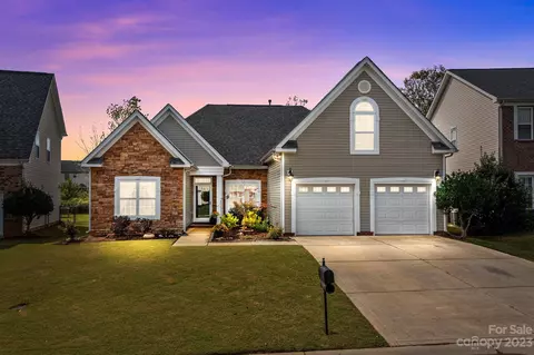 2108 Blue Iris Dr, Matthews, NC 28104
