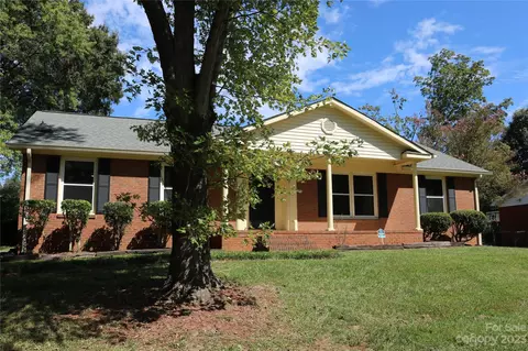 7511 Meadowdale Ln, Charlotte, NC 28212
