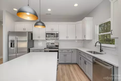 3414 Peligreni St, Charlotte, NC 28208