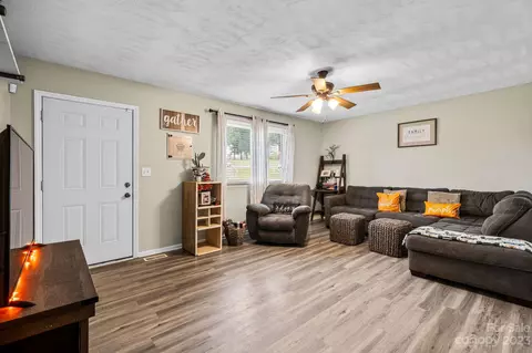 2469 Point St, Claremont, NC 28610